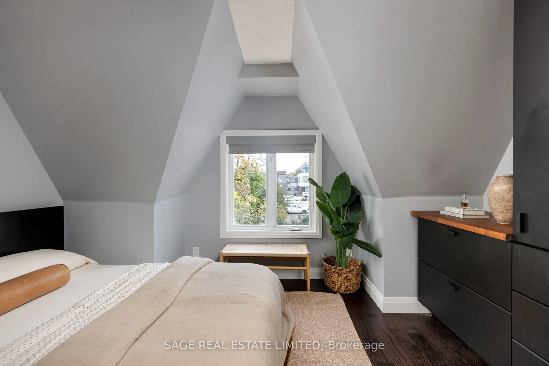 140 Bathurst Street #TH06
