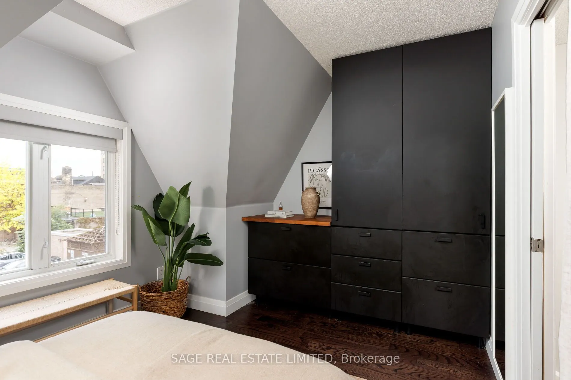 140 Bathurst Street #TH06