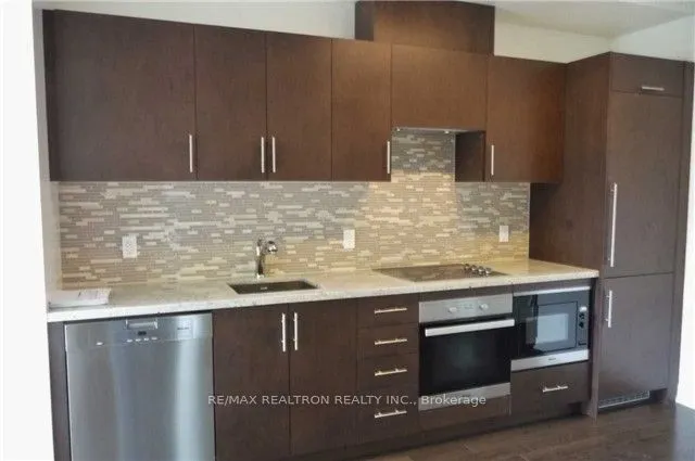23 Glebe Road W #422