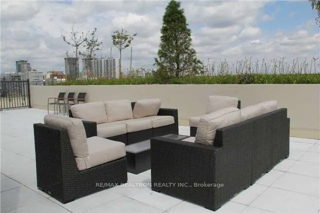 23 Glebe Road W #422