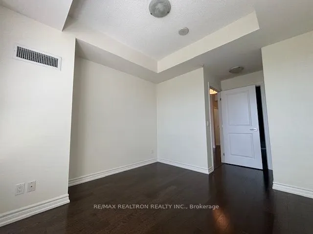 23 Glebe Road W #422