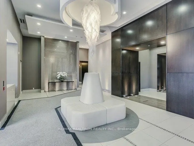 23 Glebe Road W #422