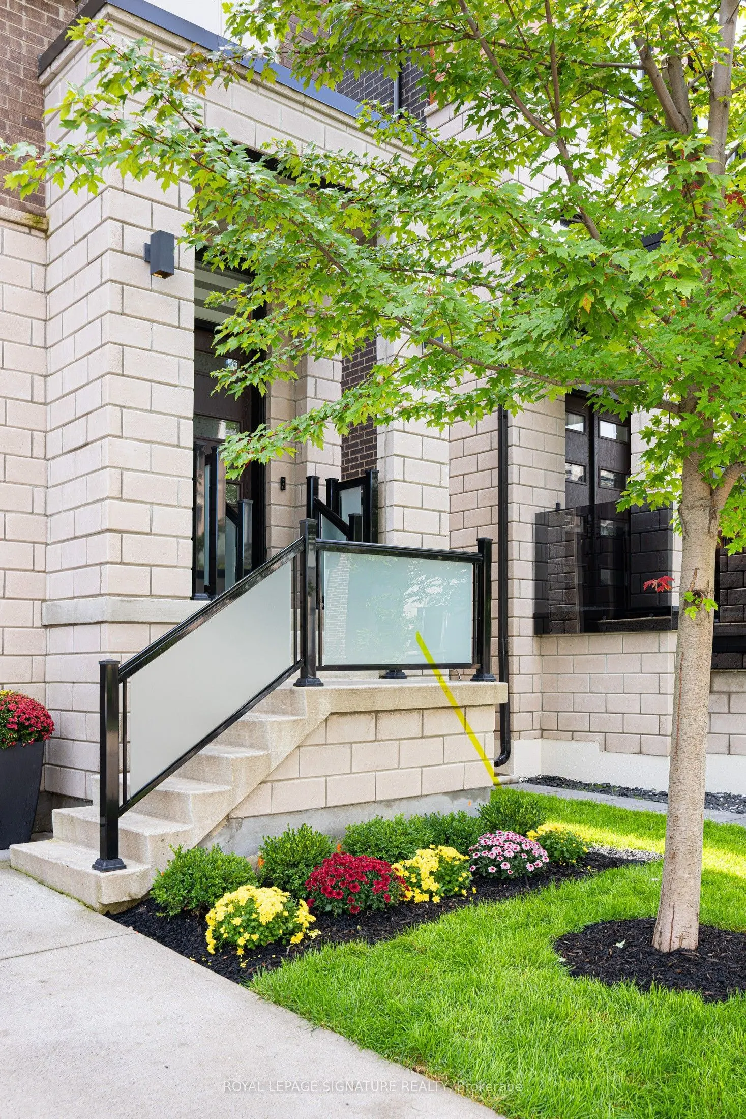 19 Hollyhock Court