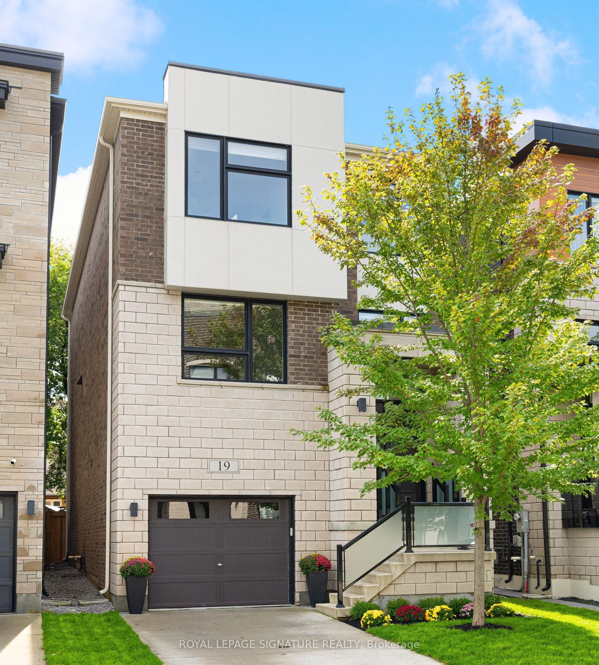 19 Hollyhock Court