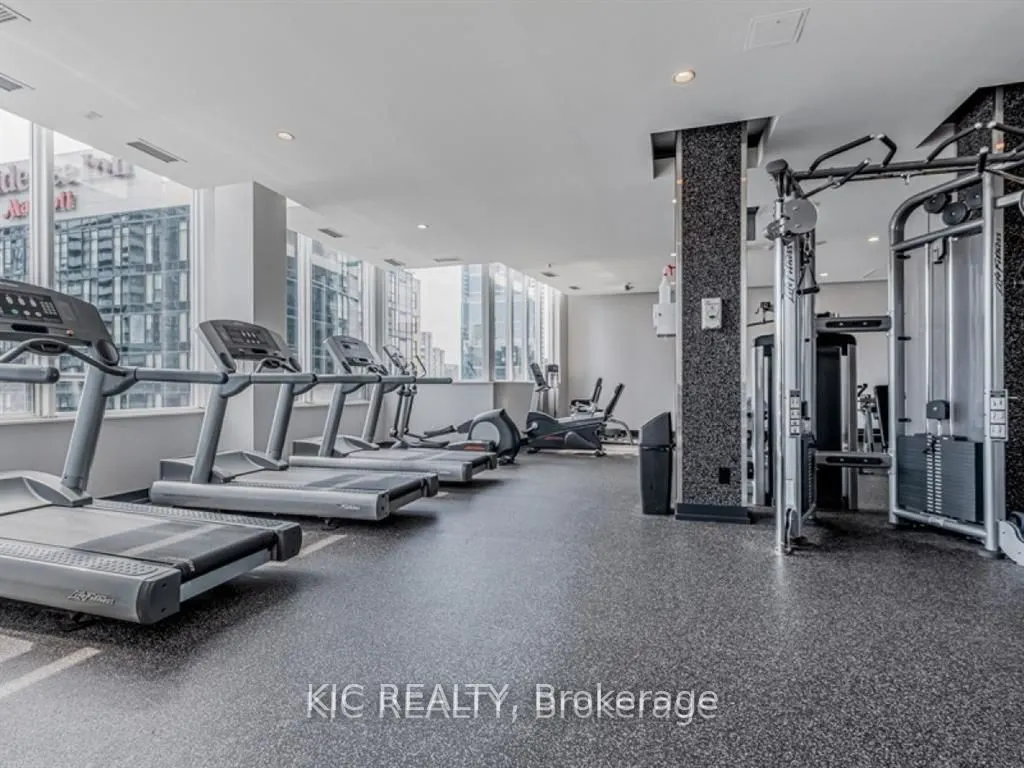 250 Wellington Street W #1727