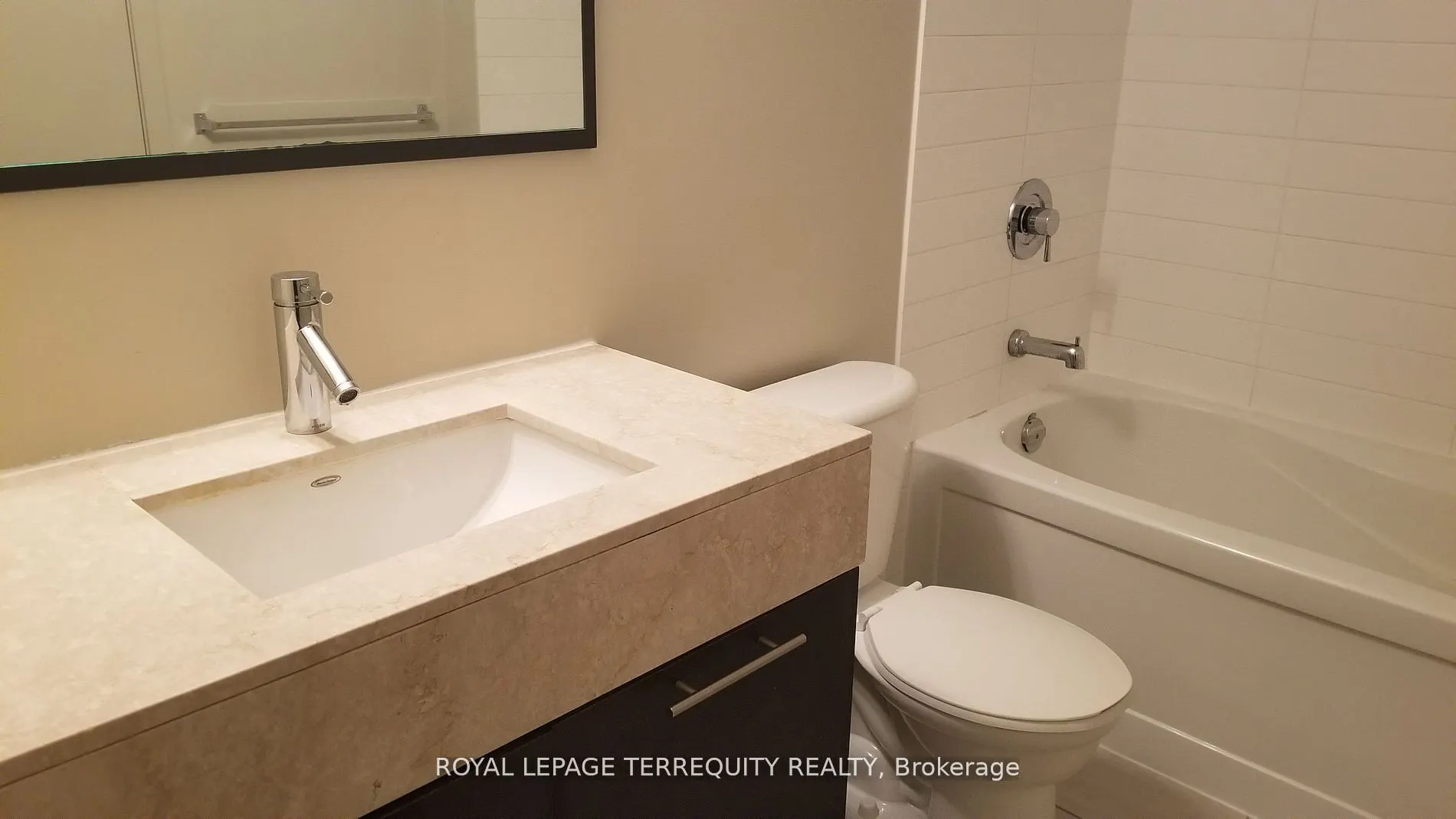 126 Simcoe Street #505