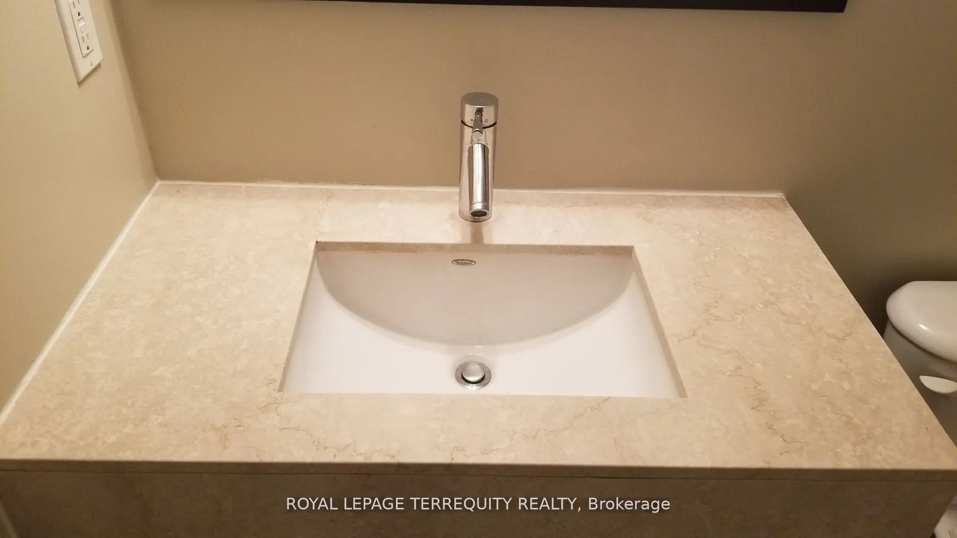 126 Simcoe Street #505