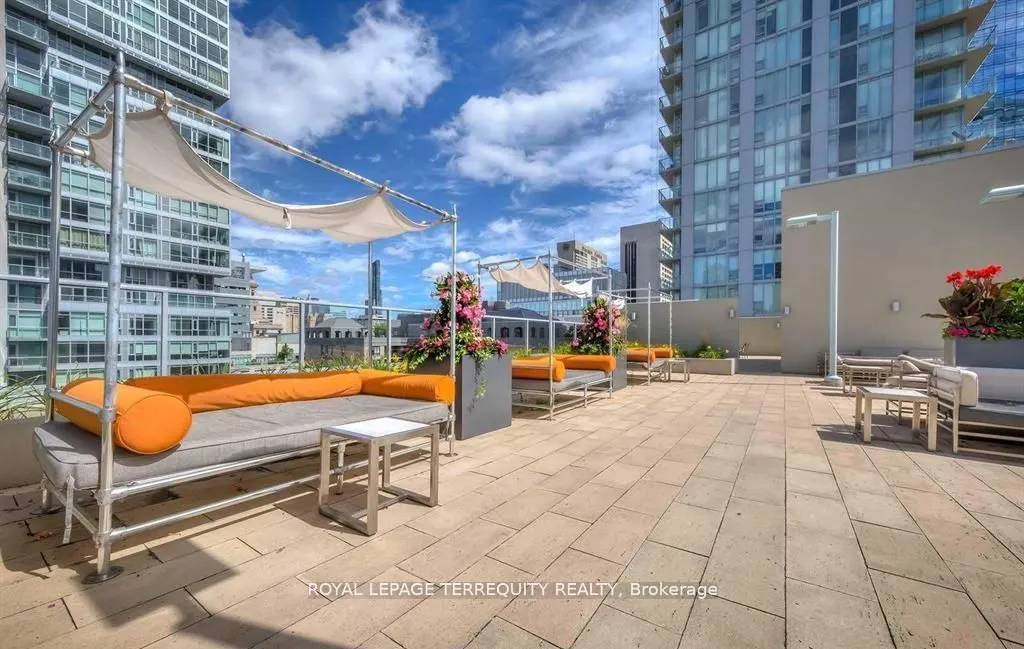 126 Simcoe Street #505