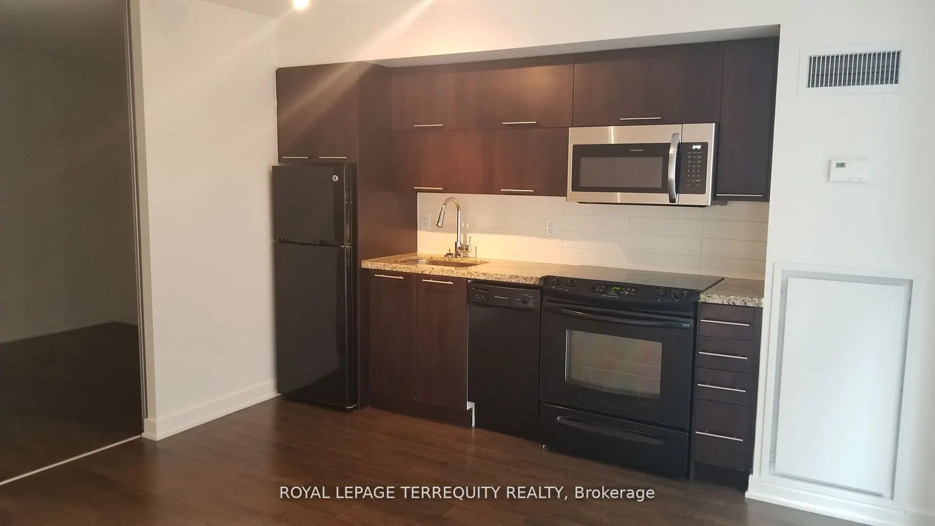 126 Simcoe Street #505