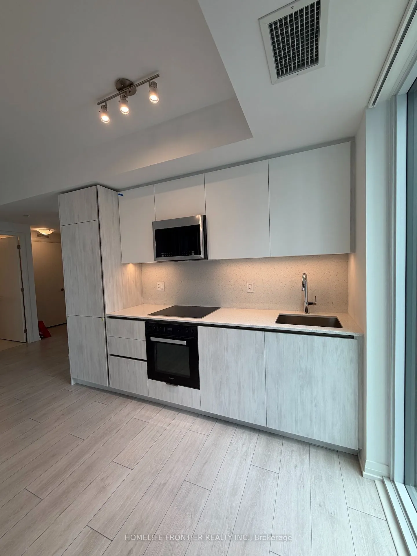 400 King Street W #3008