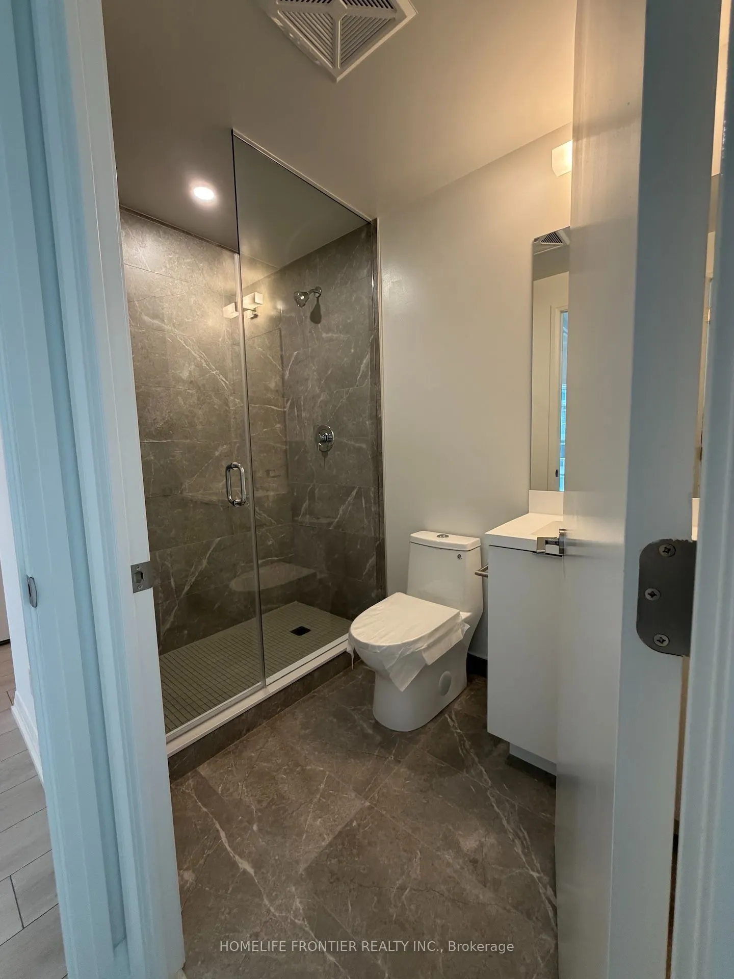 400 King Street W #3008