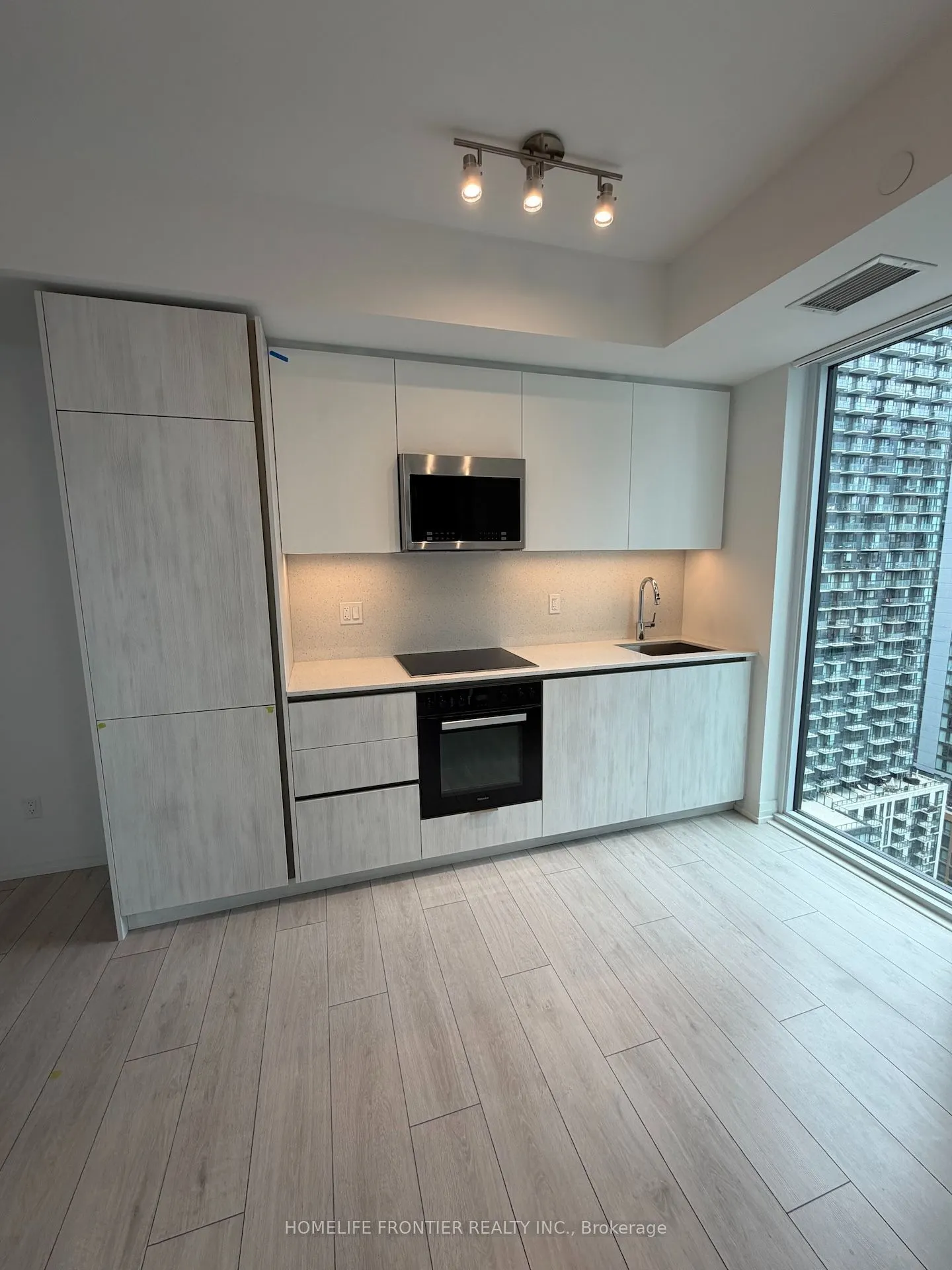 400 King Street W #3008