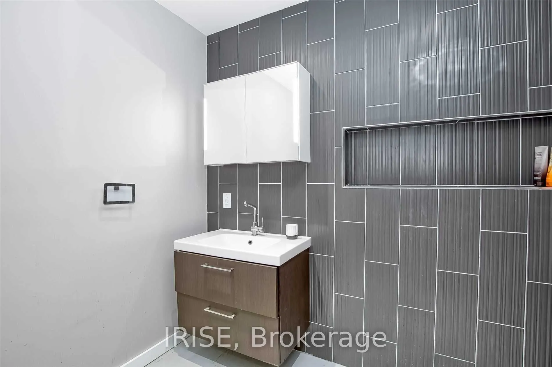 66 Robina Avenue #Lower