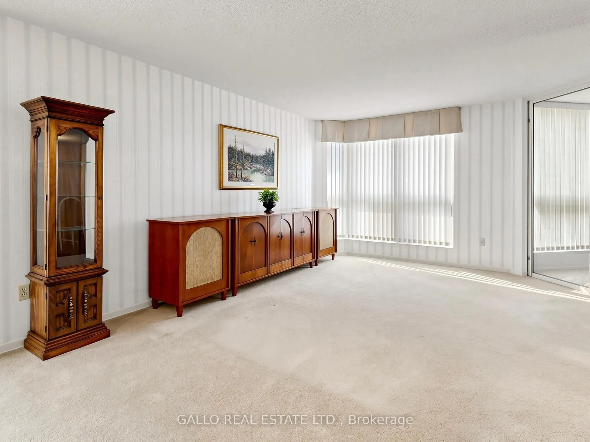 10 Kenneth Avenue #203