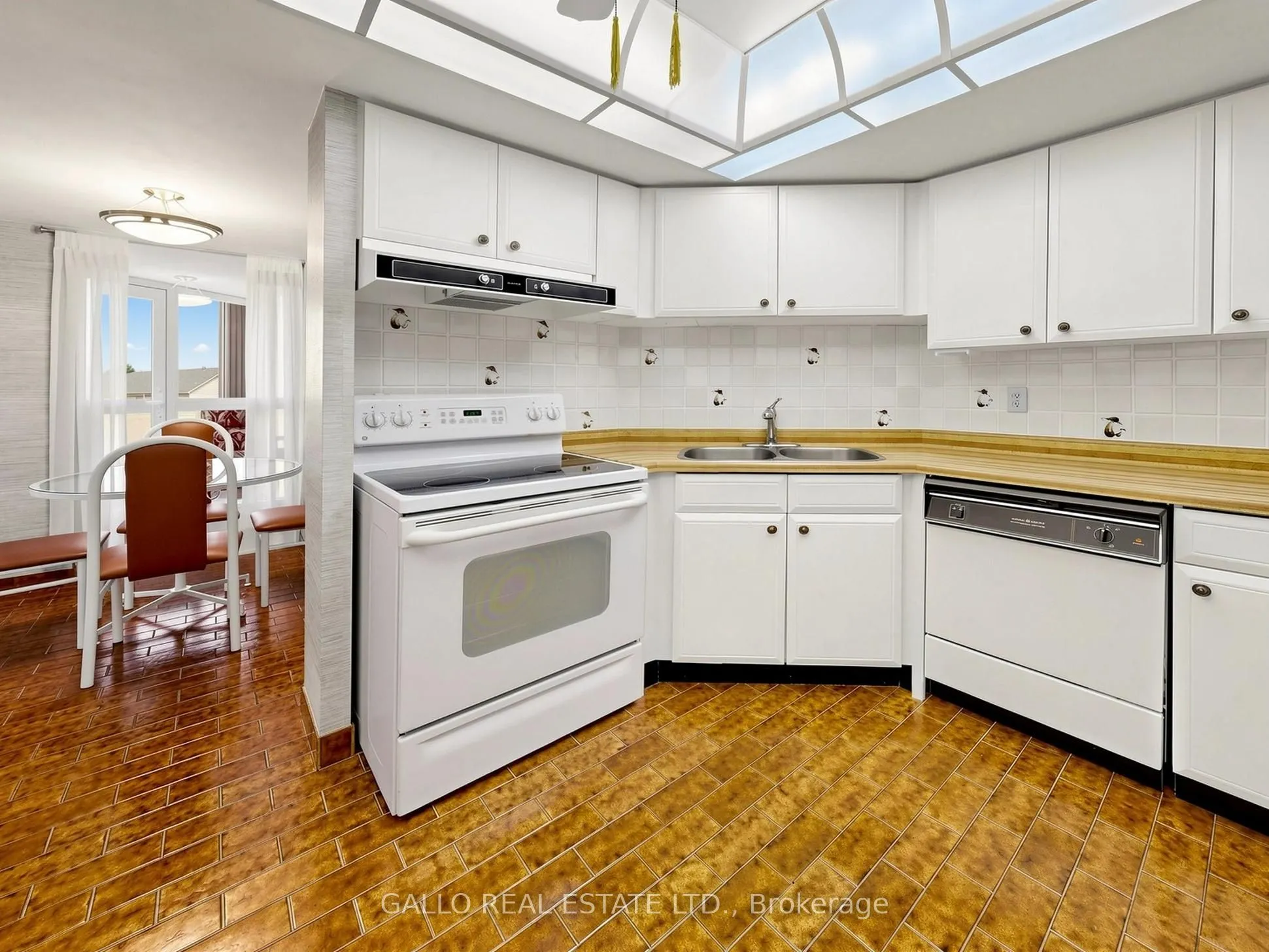 10 Kenneth Avenue #203