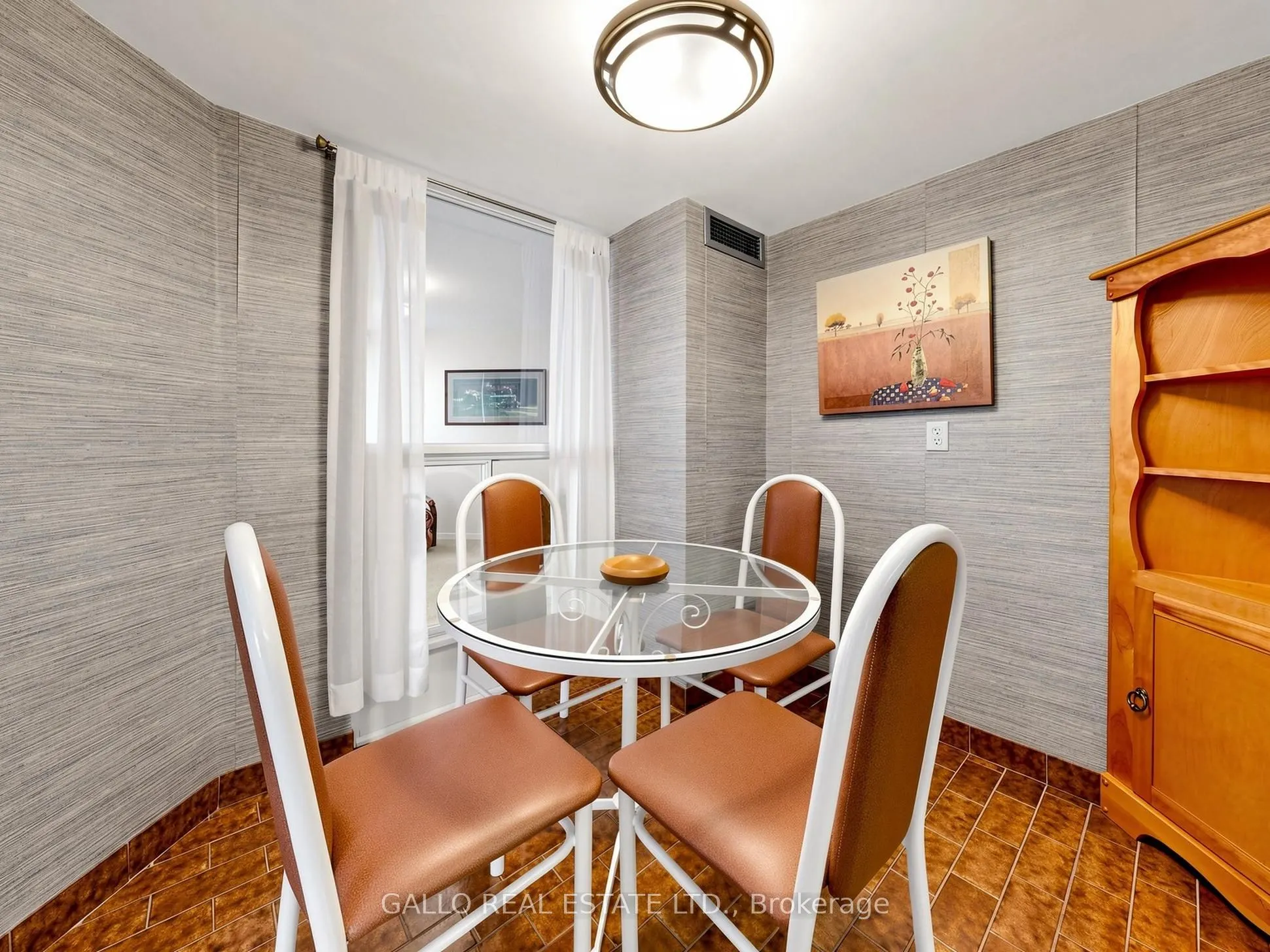 10 Kenneth Avenue #203