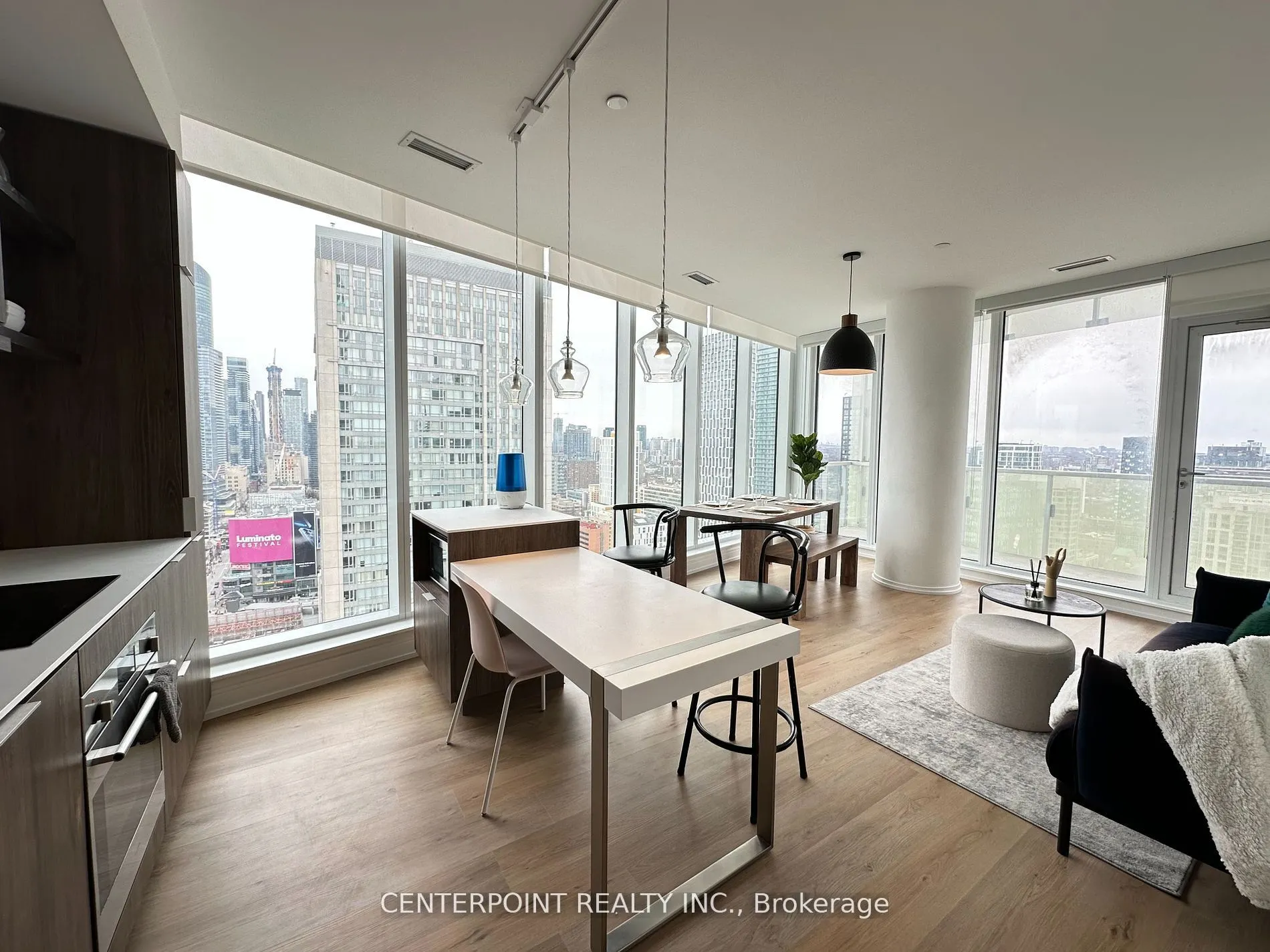 197 Yonge Street #2902