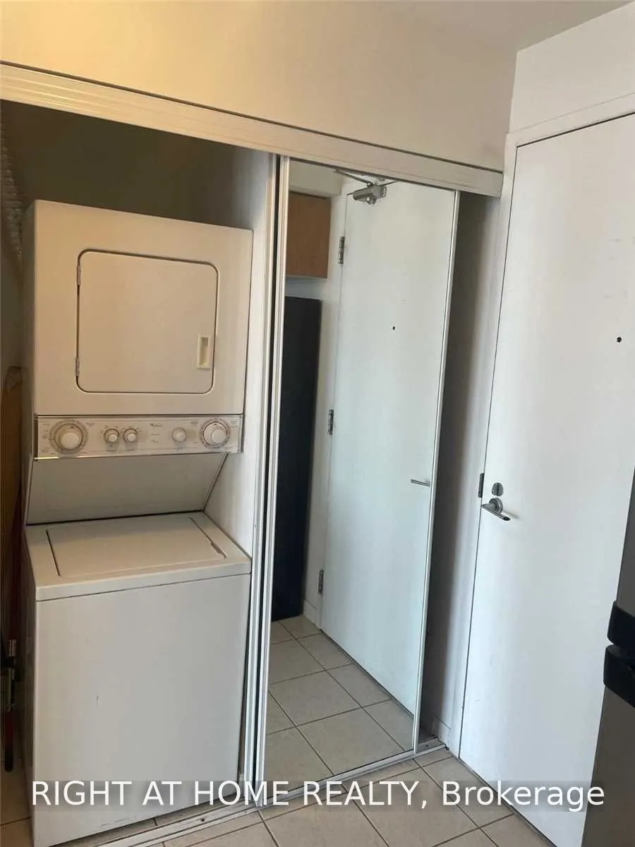 38 Grenville Street #3804