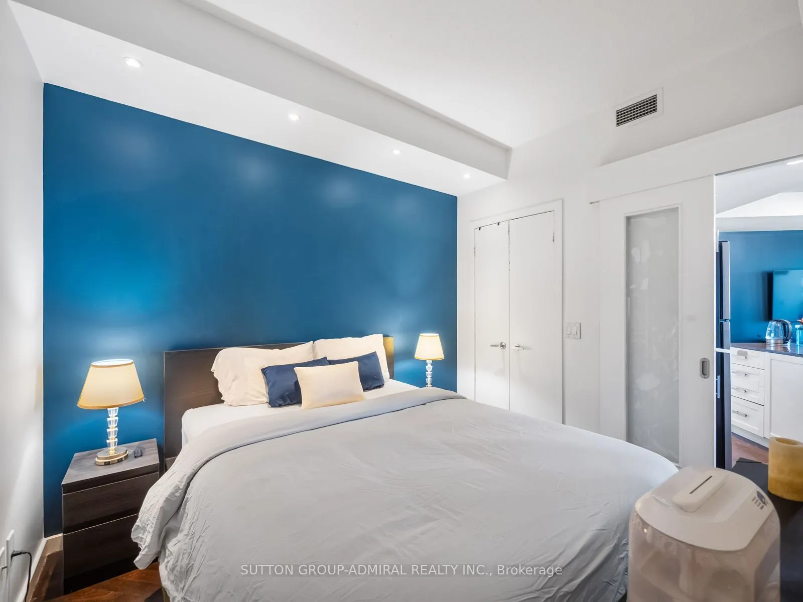 218 Queens Quay Boulevard W #2103