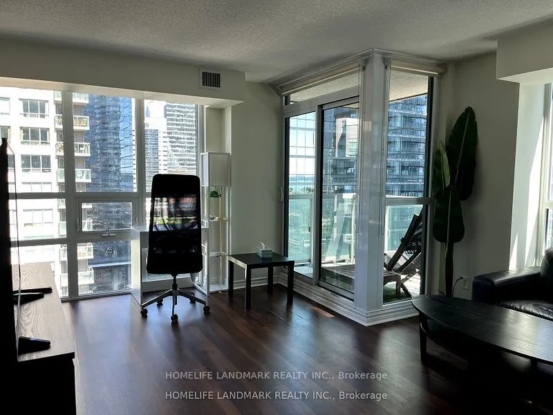 19 Grand Trunk Crescent #1706