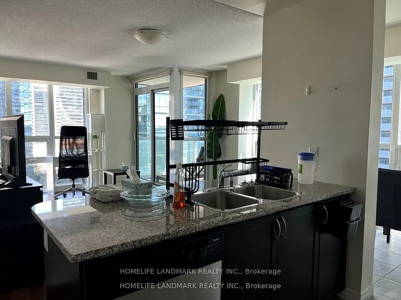 19 Grand Trunk Crescent #1706