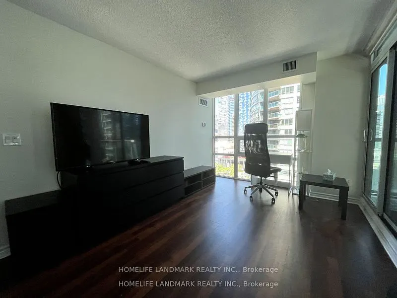 19 Grand Trunk Crescent #1706
