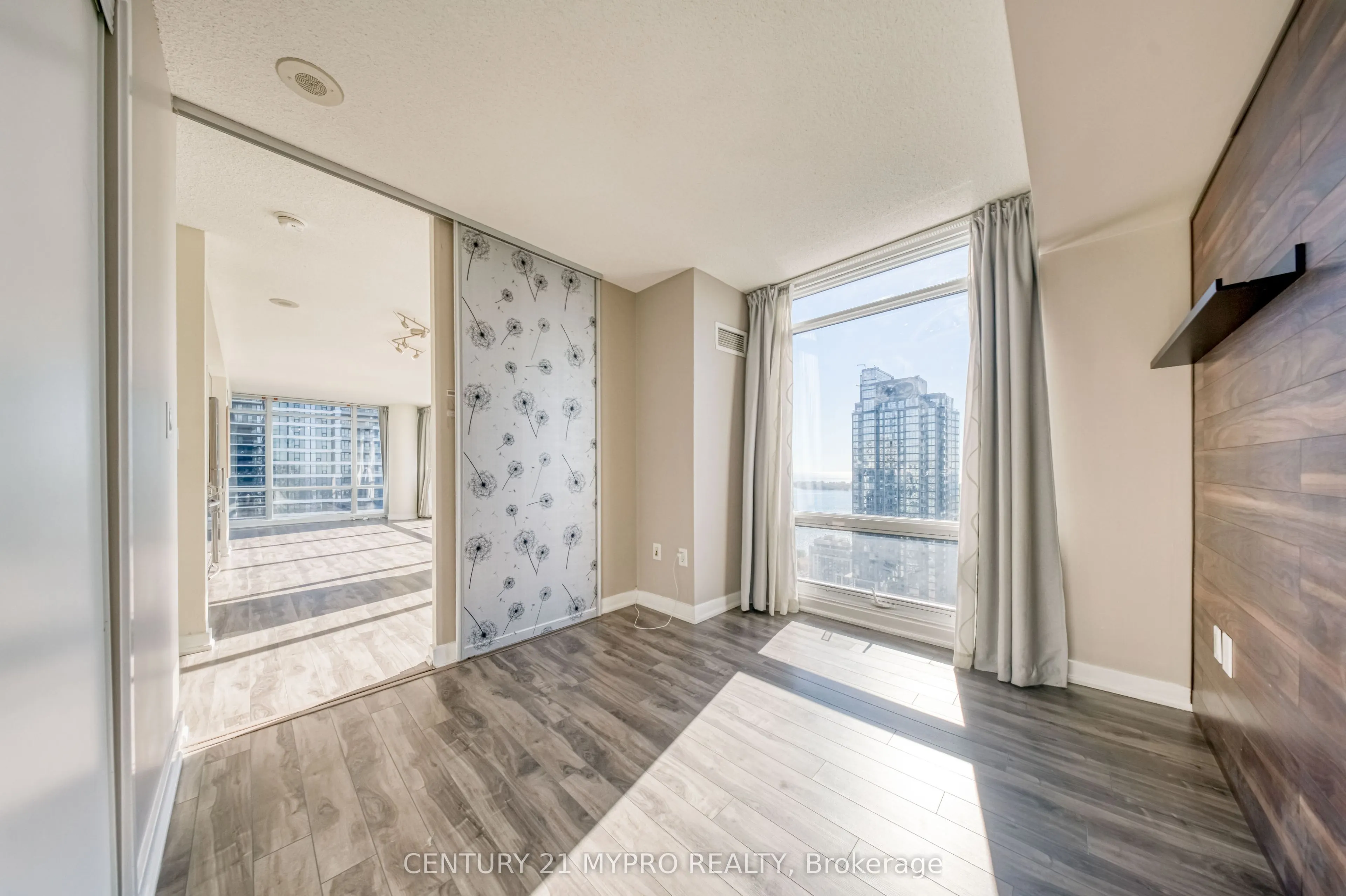 25 Telegram Mews #4306