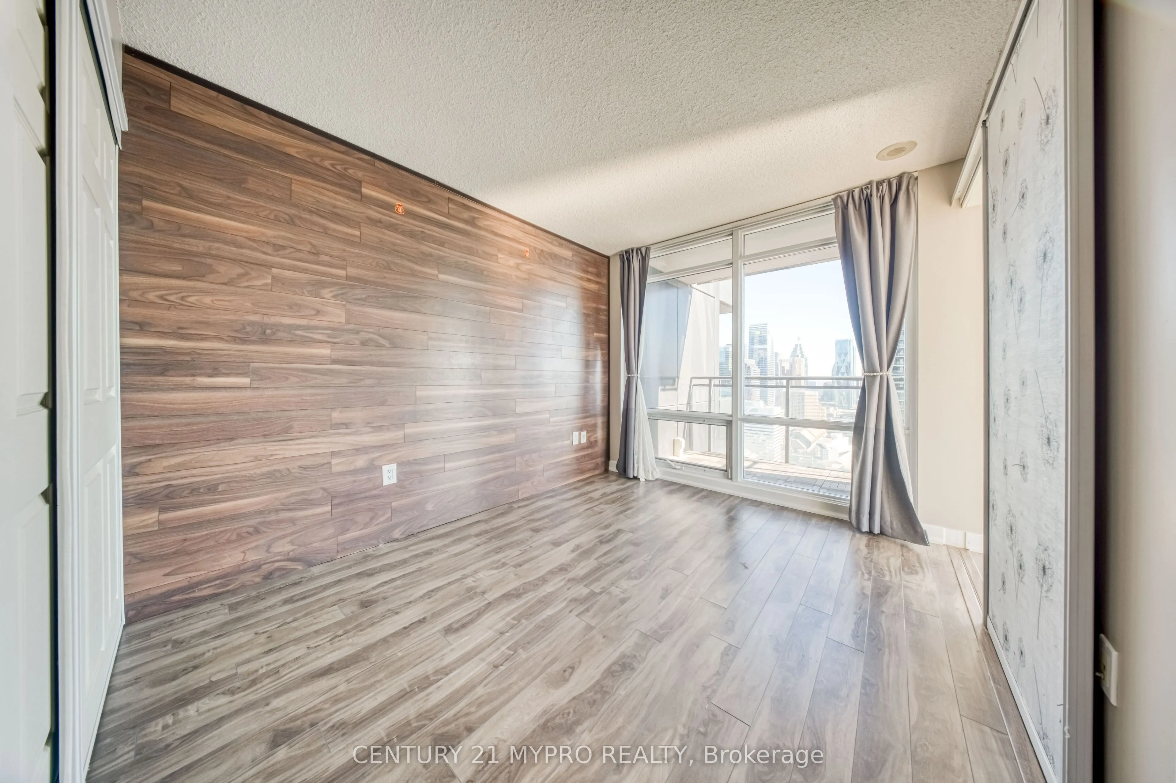 25 Telegram Mews #4306