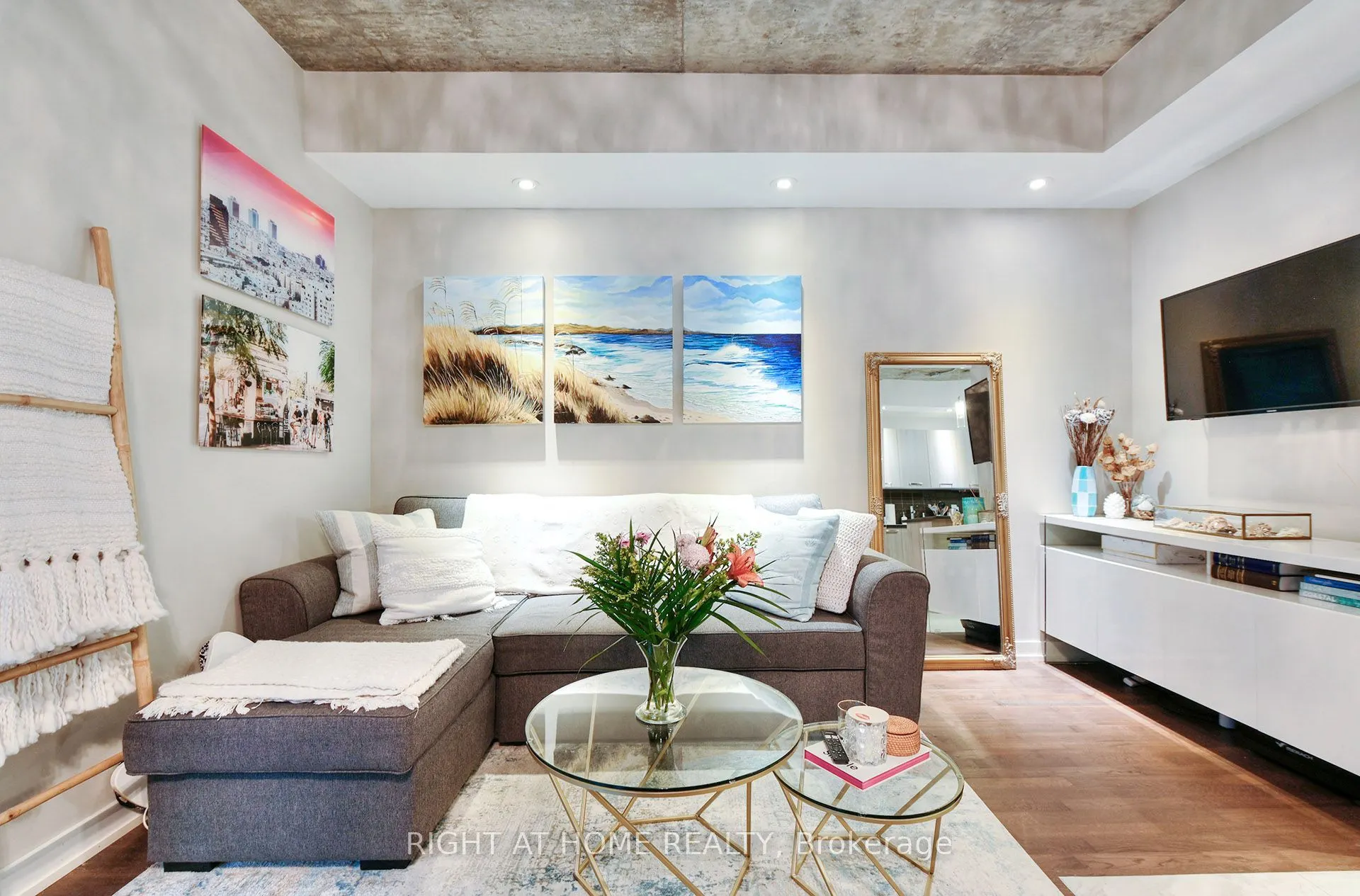 95 Bathurst Street #422