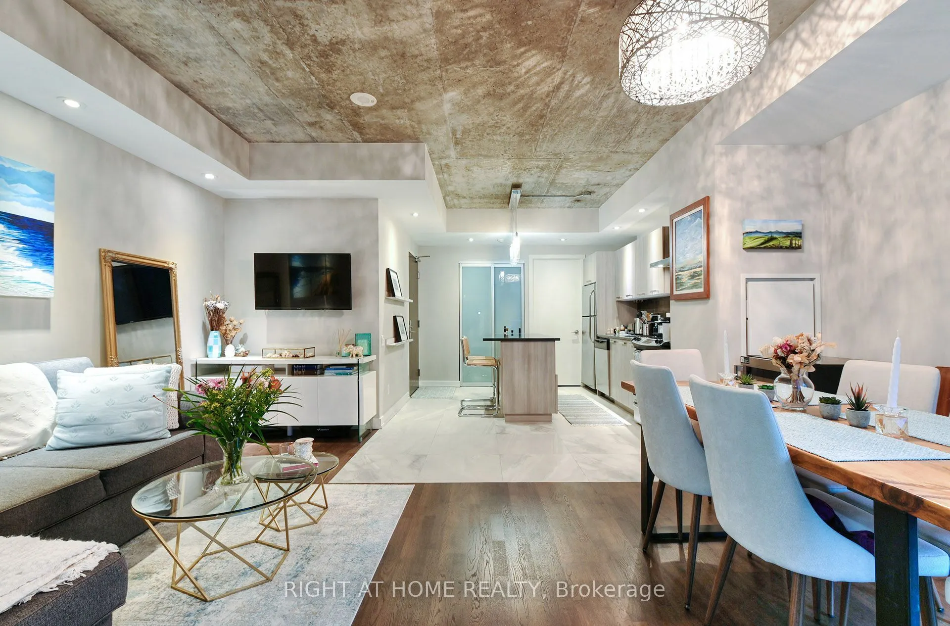 95 Bathurst Street #422