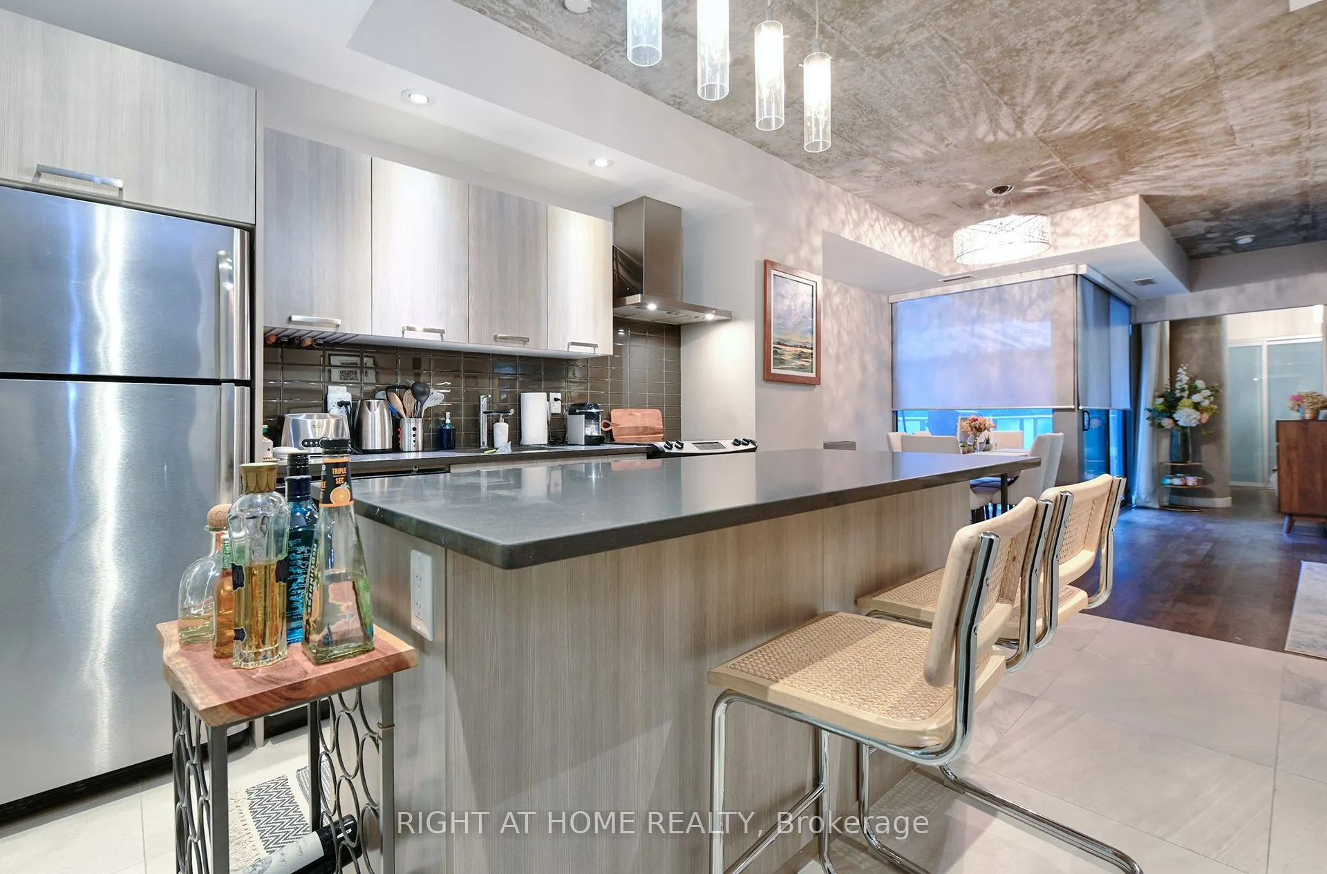 95 Bathurst Street #422