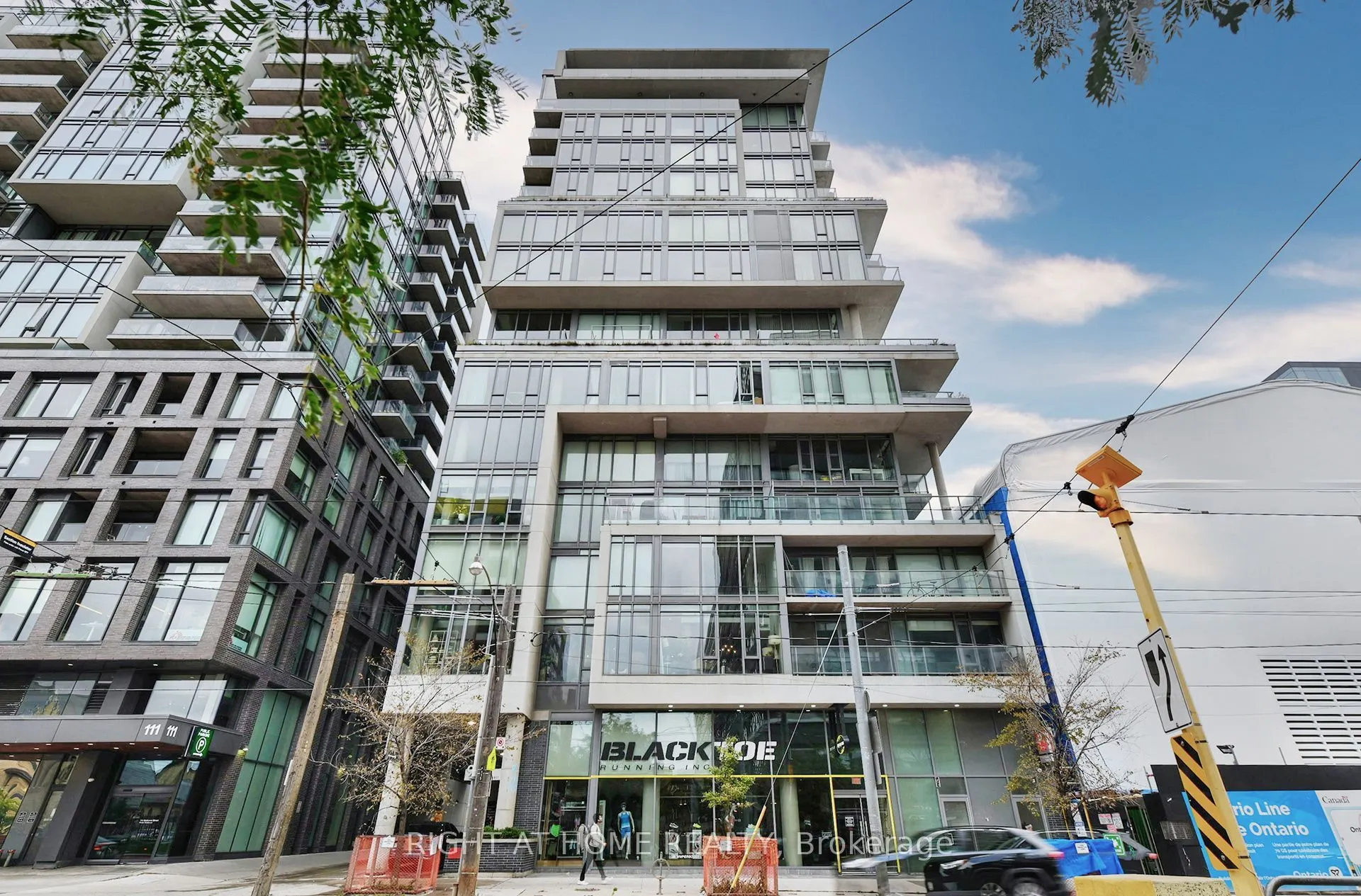 95 Bathurst Street #422