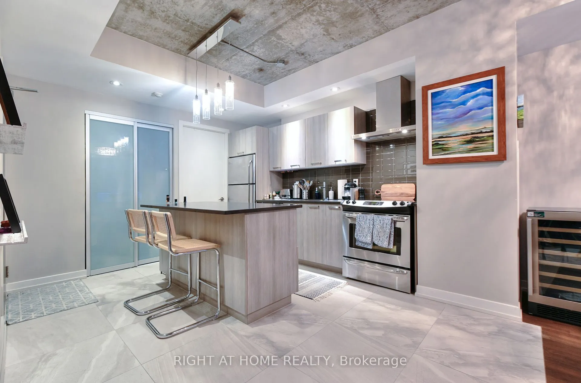95 Bathurst Street #422