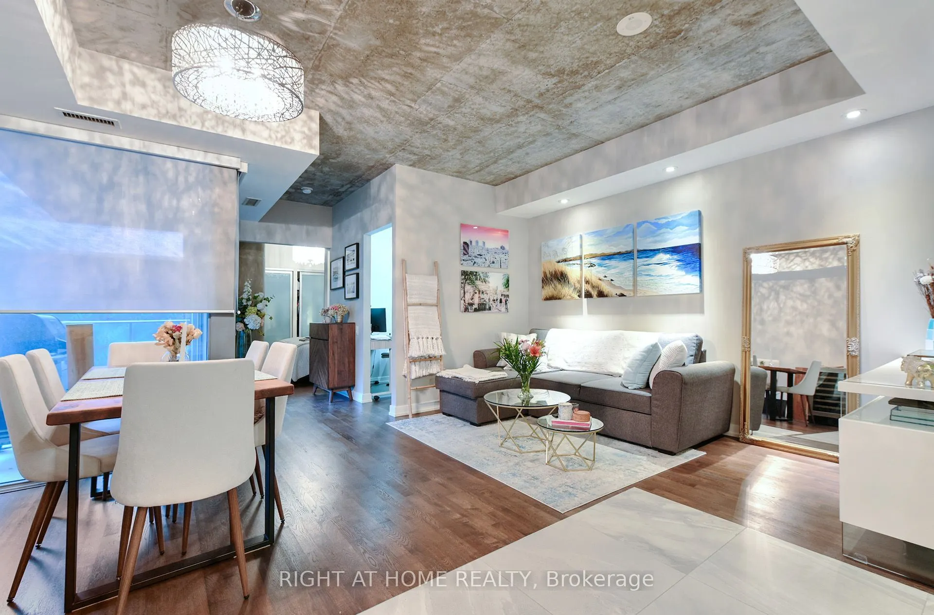 95 Bathurst Street #422