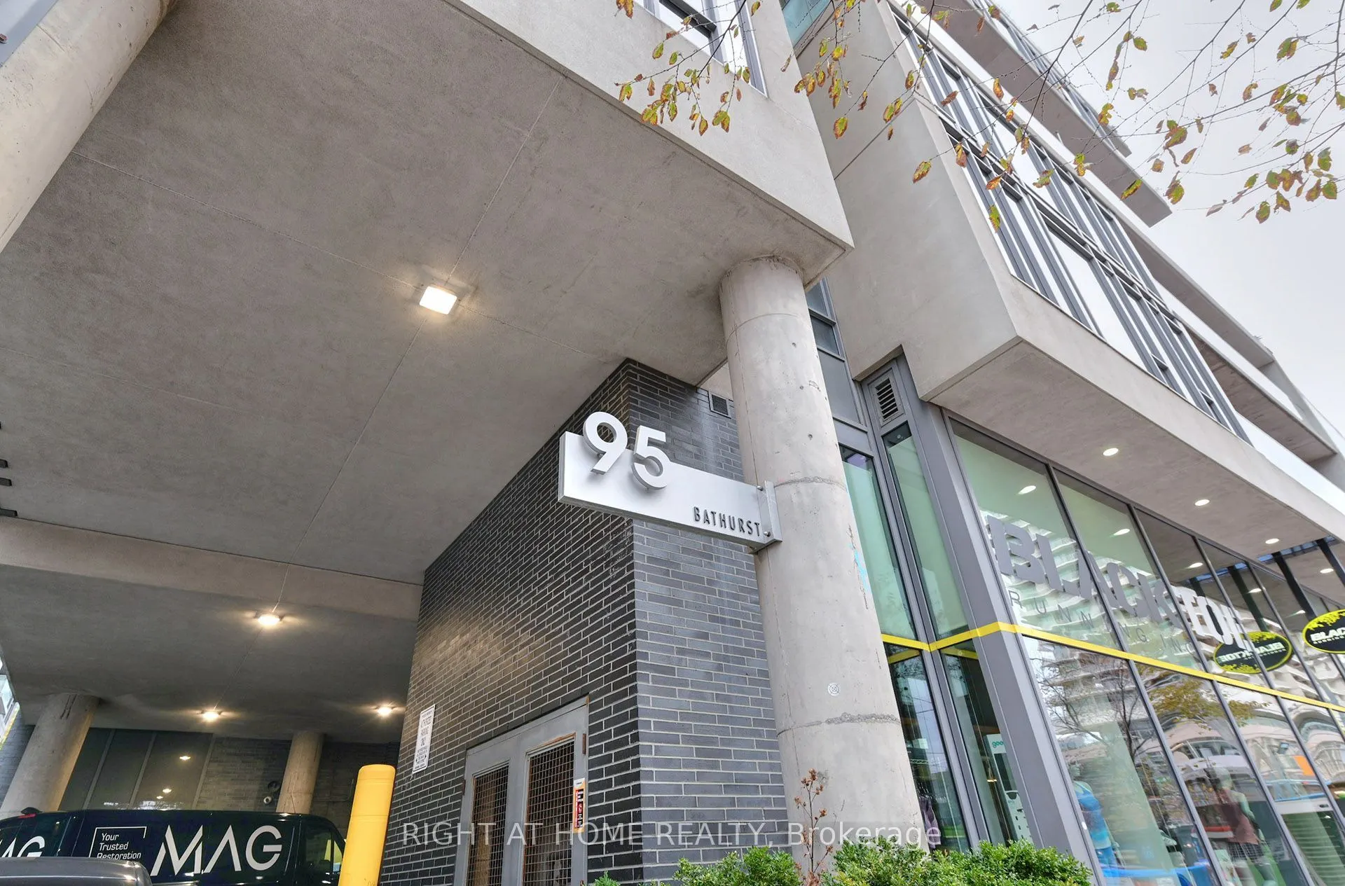 95 Bathurst Street #422