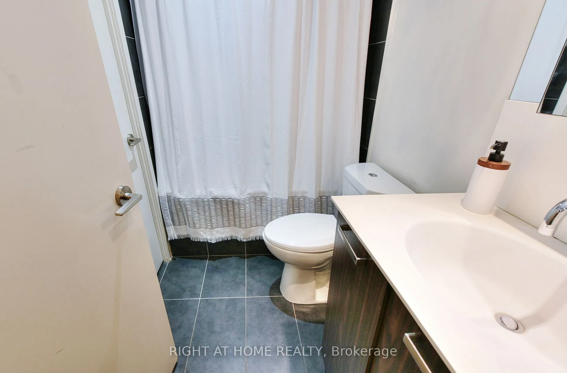 95 Bathurst Street #422