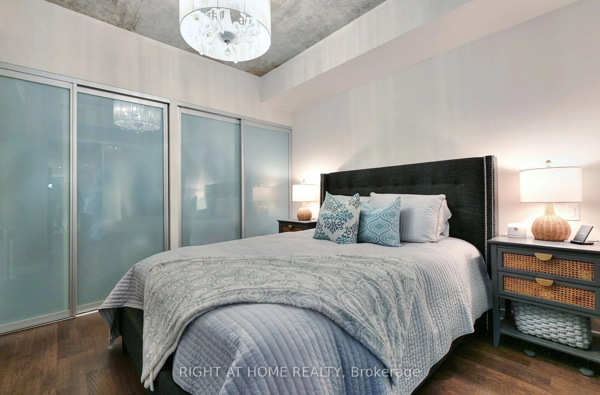 95 Bathurst Street #422