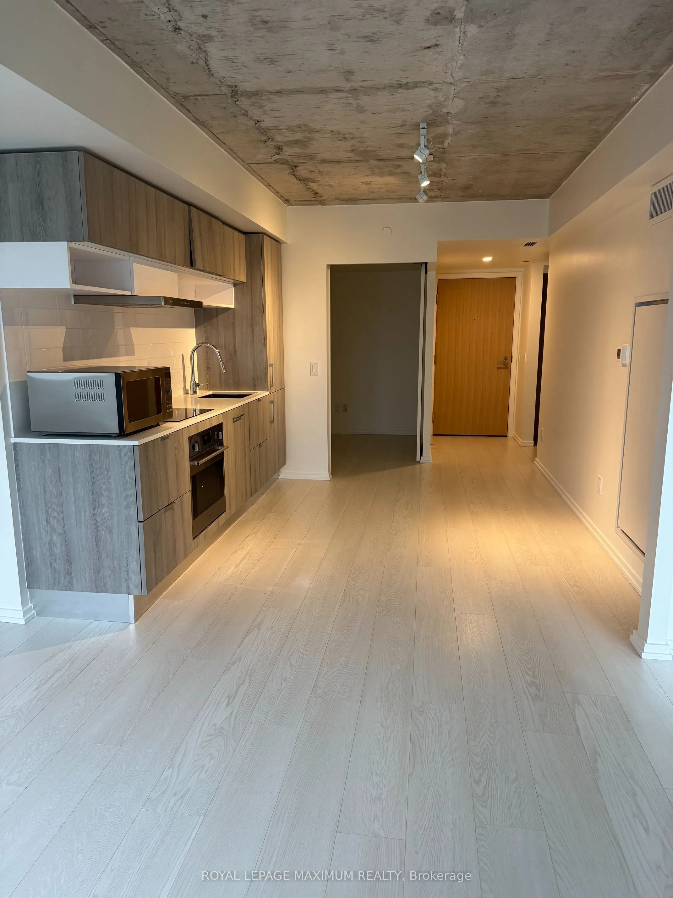 8 Hillsdale Avenue E #821