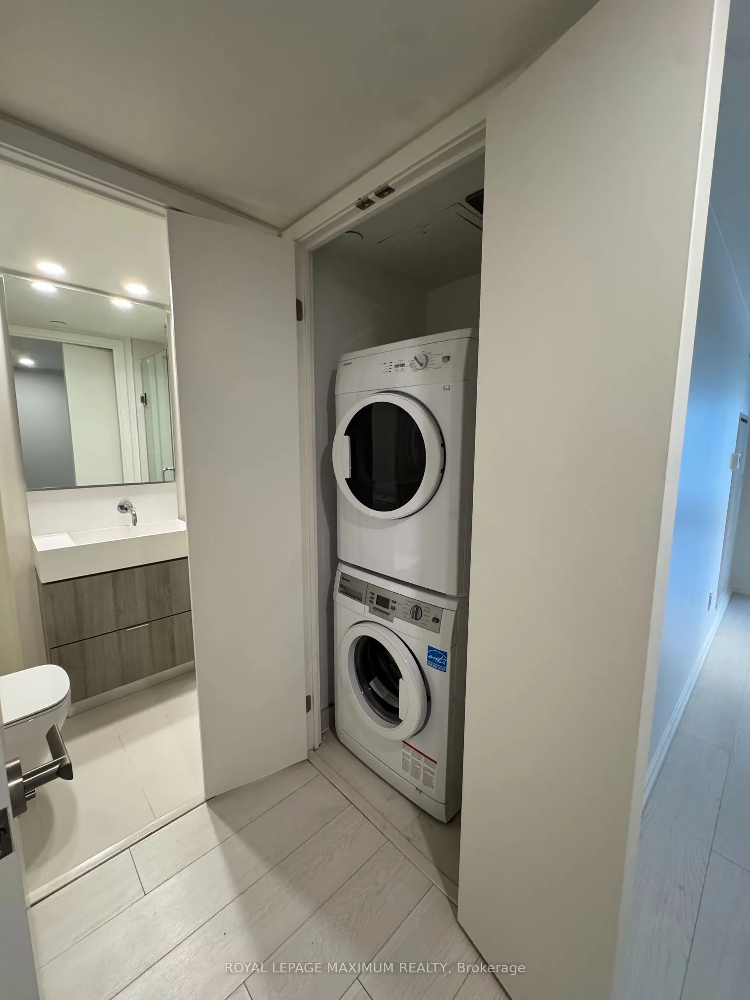 8 Hillsdale Avenue E #821