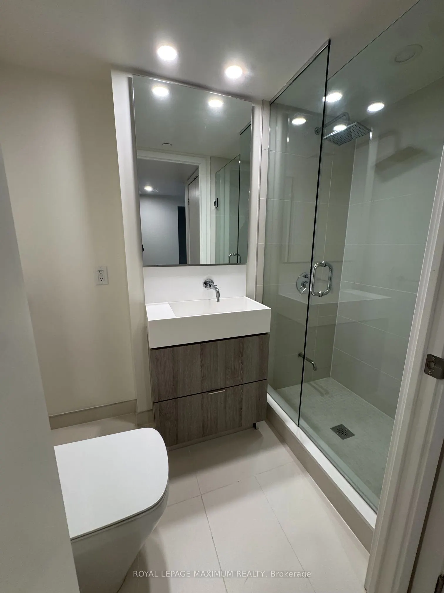 8 Hillsdale Avenue E #821