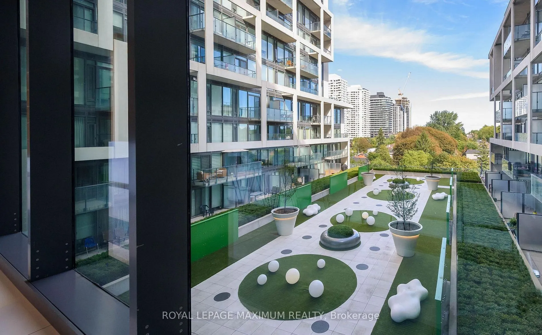 8 Hillsdale Avenue E #821