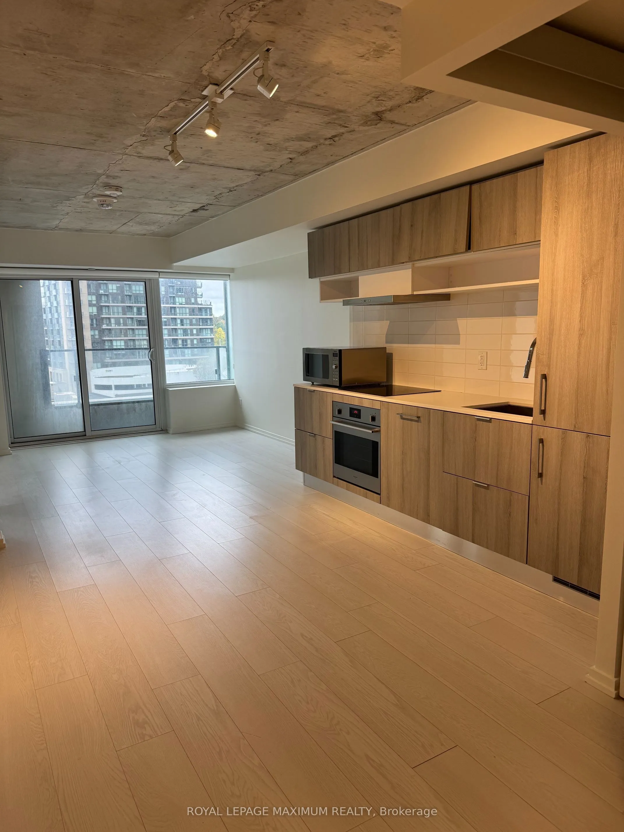 8 Hillsdale Avenue E #821
