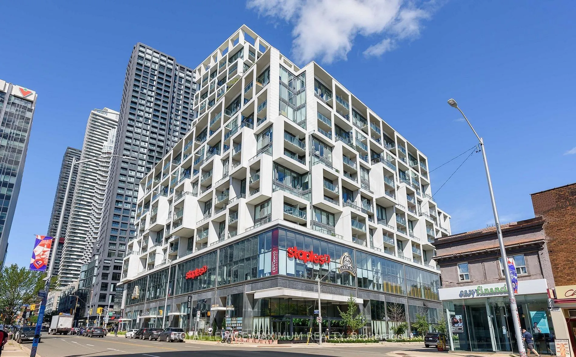 8 Hillsdale Avenue E #821