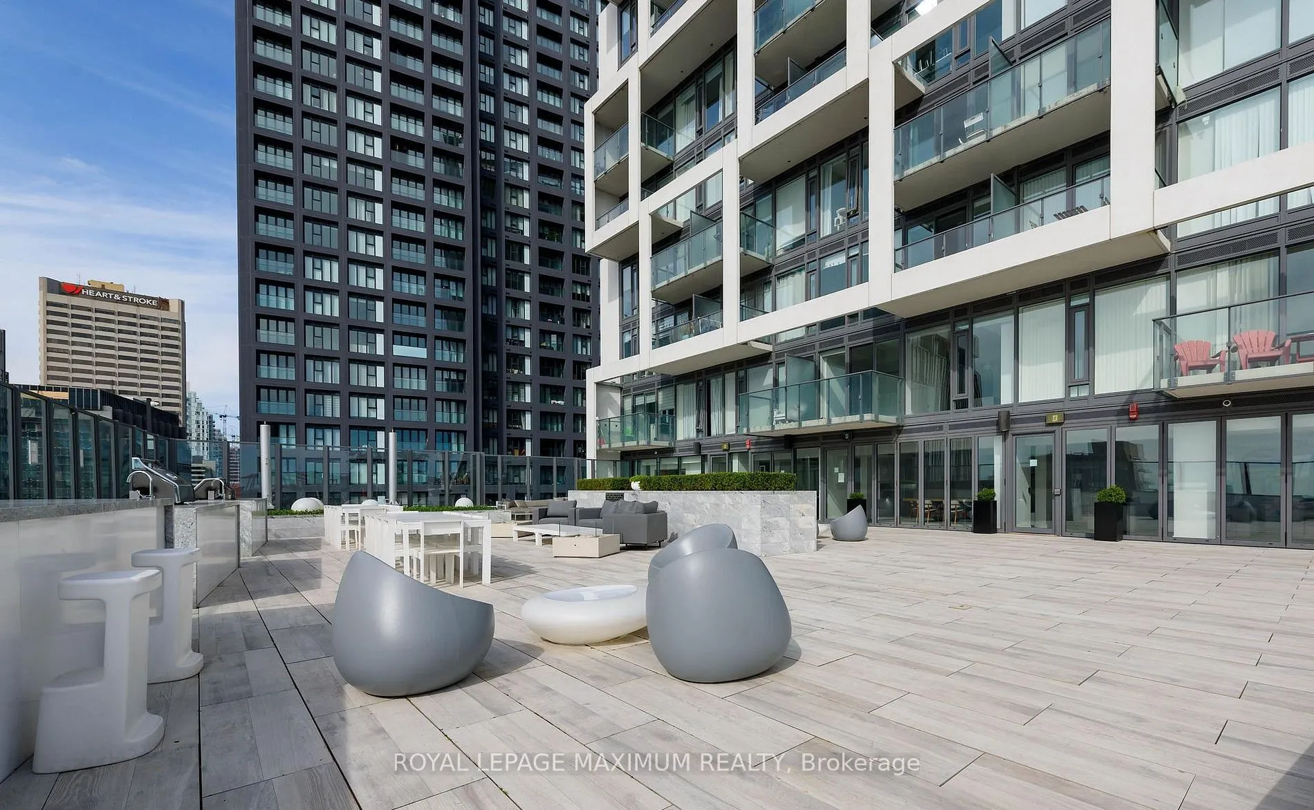8 Hillsdale Avenue E #821