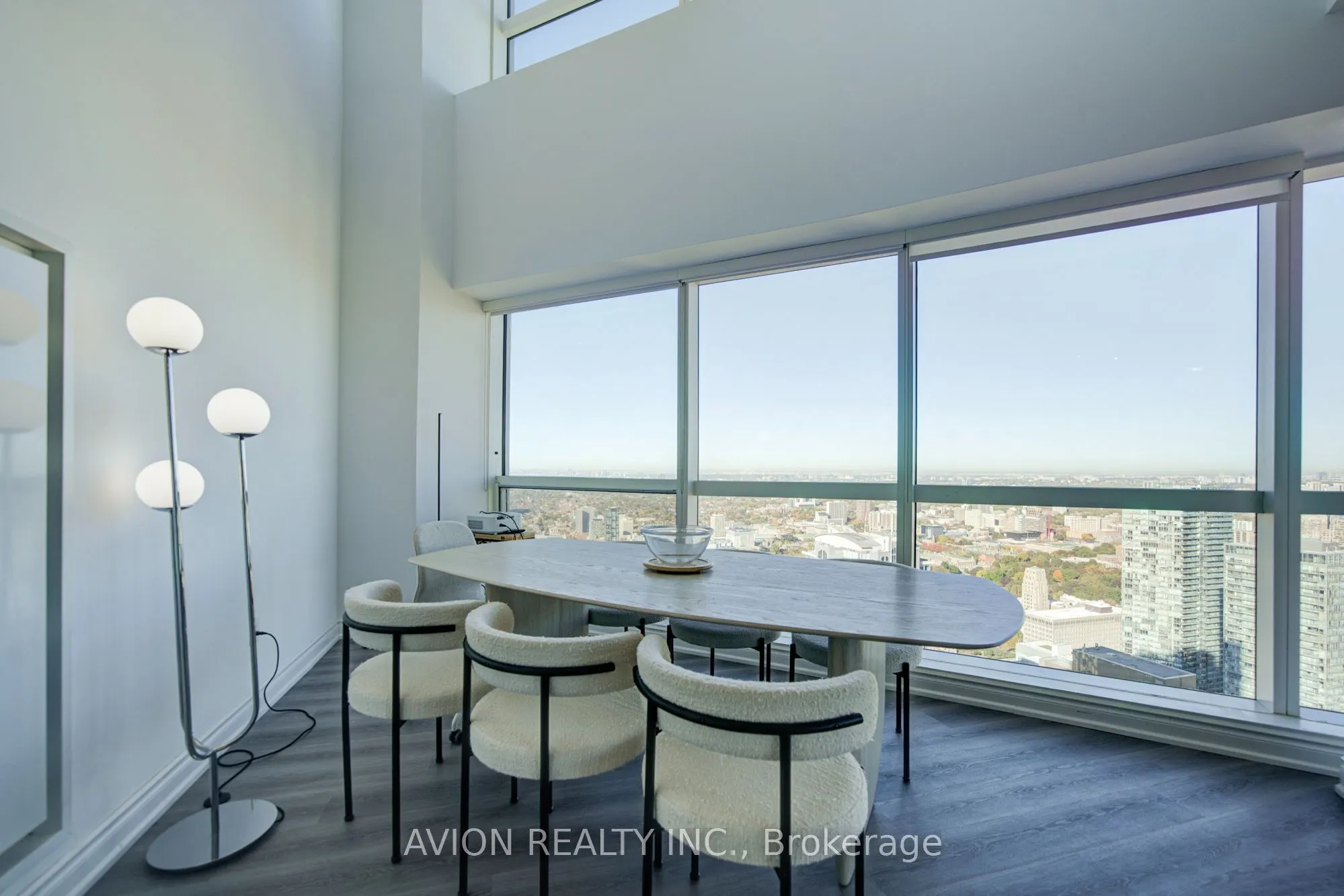 386 Yonge Street #5716