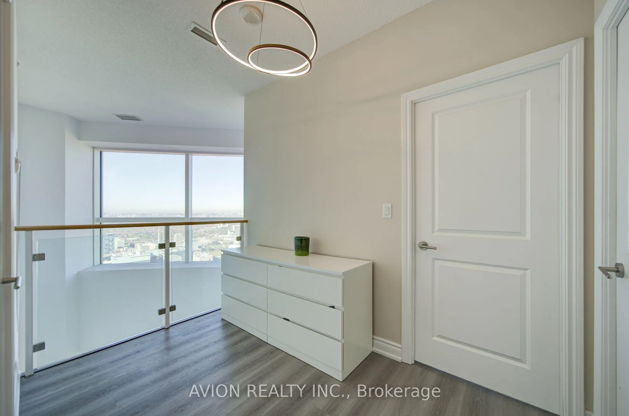 386 Yonge Street #5716
