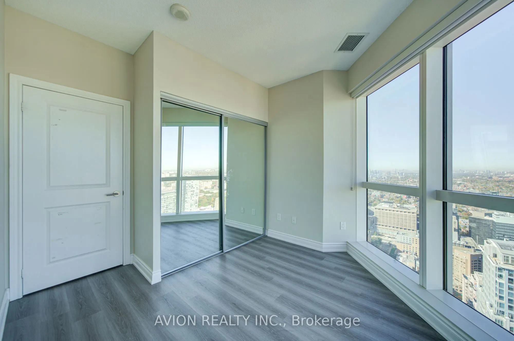 386 Yonge Street #5716