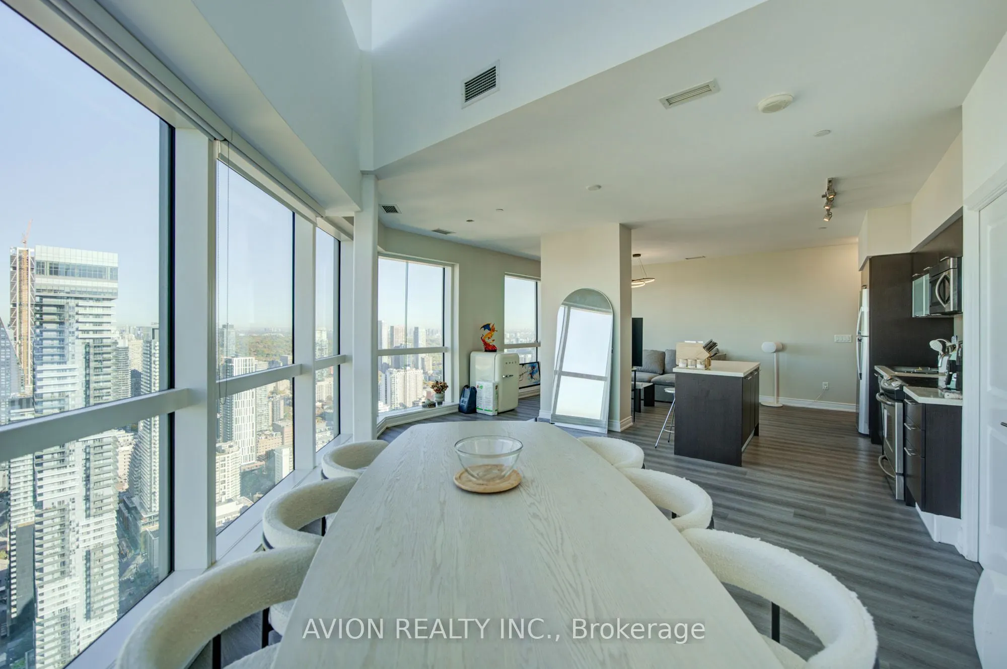 386 Yonge Street #5716