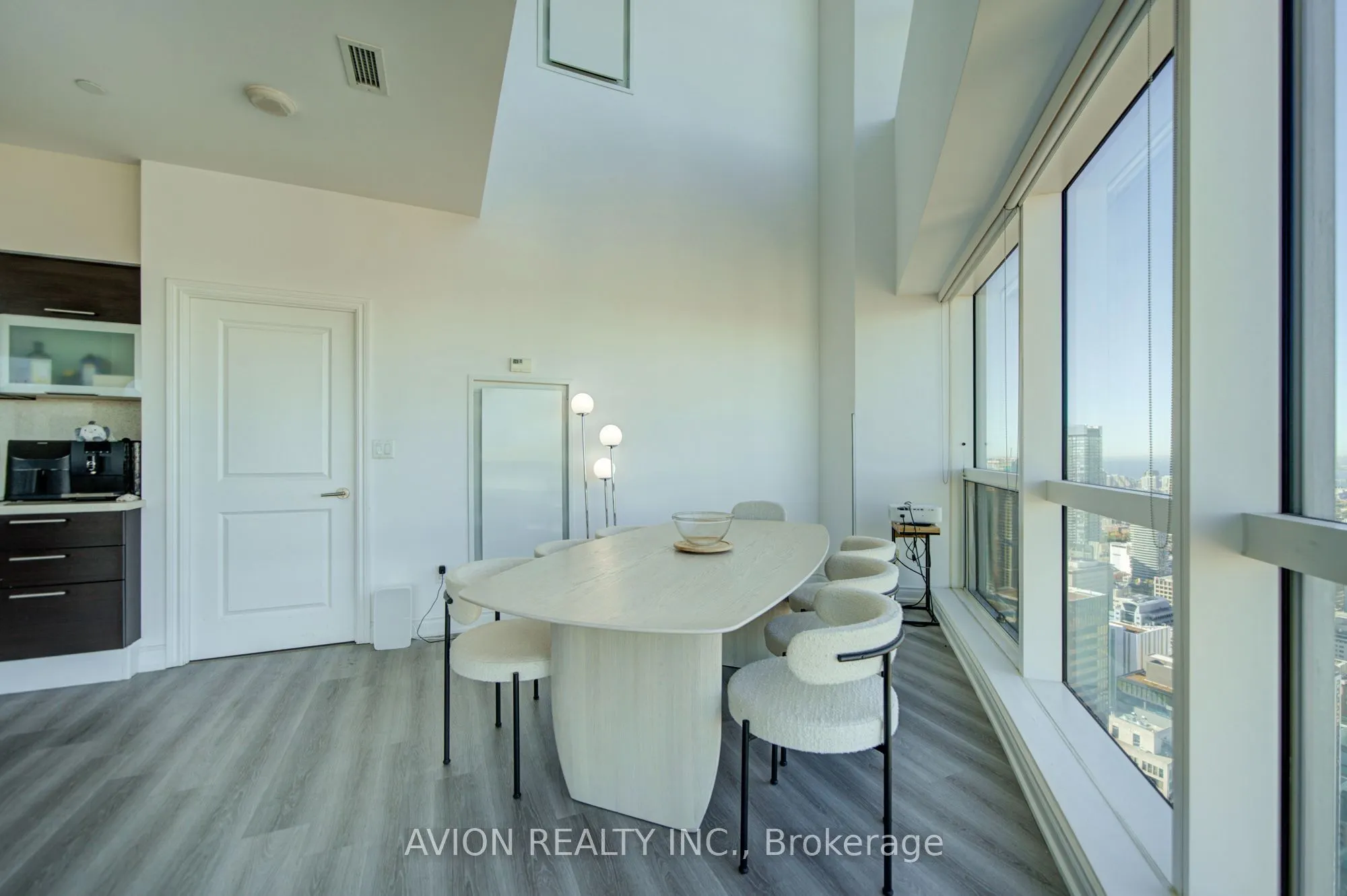 386 Yonge Street #5716