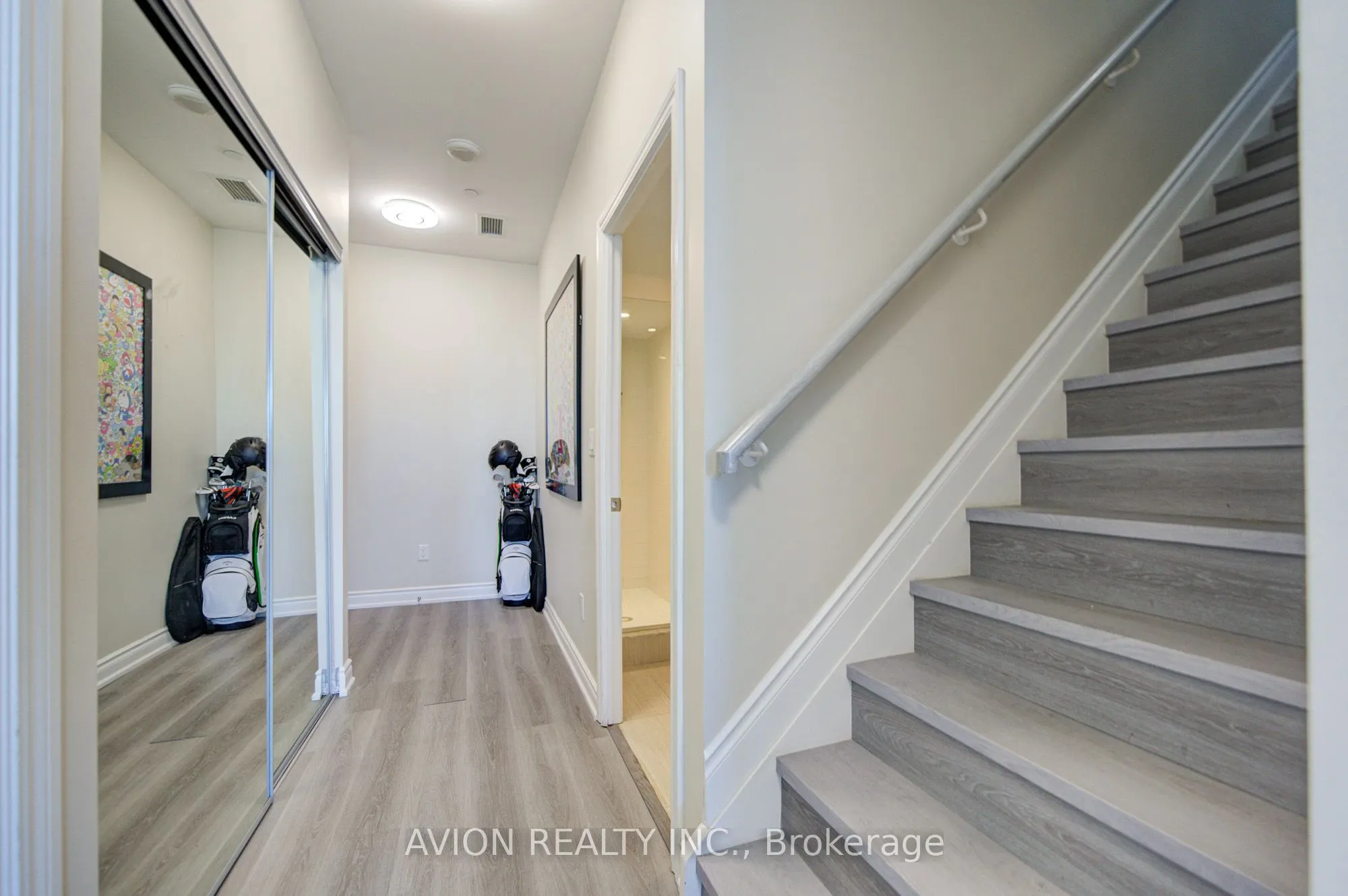 386 Yonge Street #5716